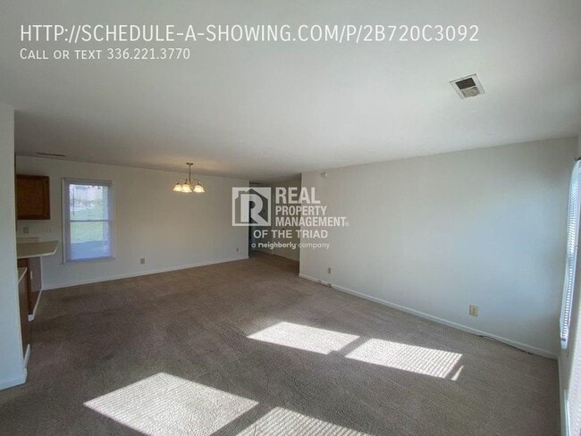 Building Photo - Charming 4 Bedroom/2 Bath Home w/ Fenced Yard