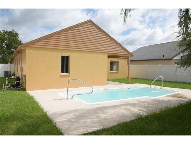 Foto del edificio - 4855 Kingston Cir