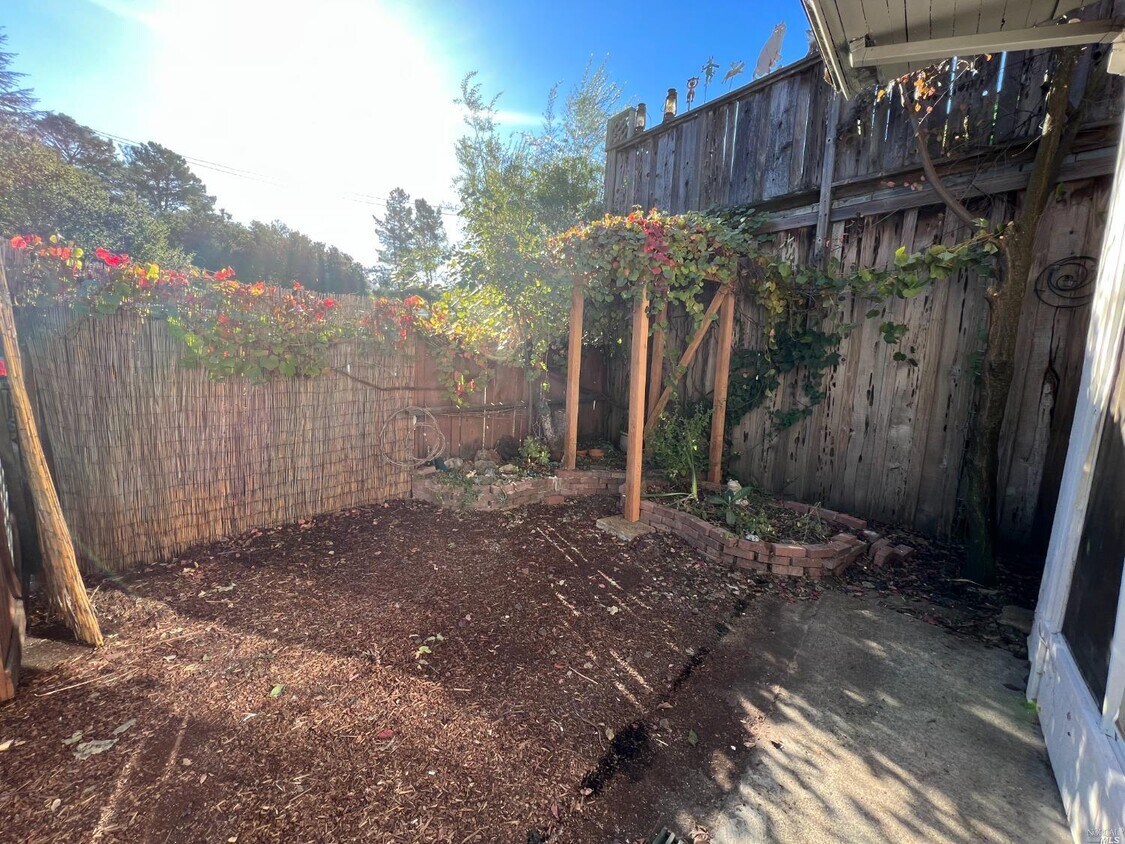 10 Park St Unit 1, Woodacre, CA 94973 Room for Rent in Woodacre, CA