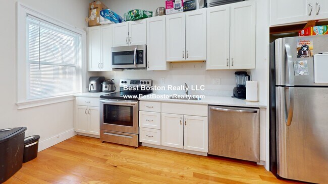 Building Photo - 313 Hurley St