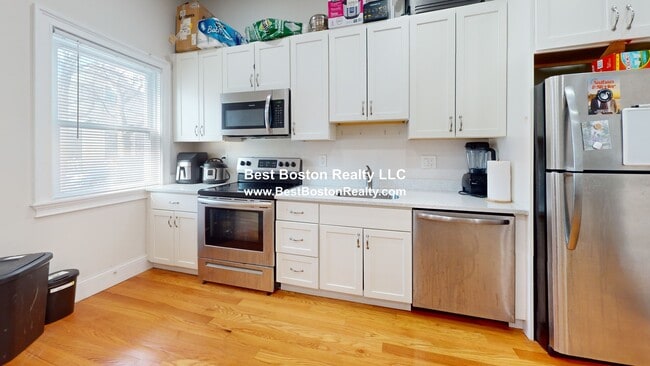 Building Photo - 313 Hurley St