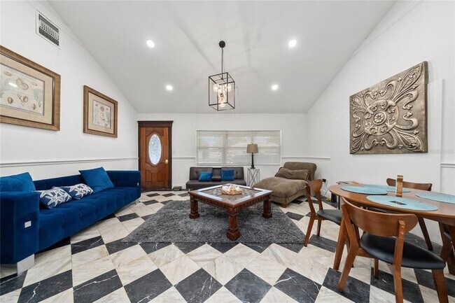 Foto del edificio - 711 Briarcliffe St