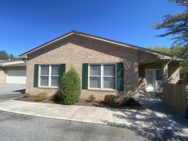Building Photo - 228 Beaver Creek Drive