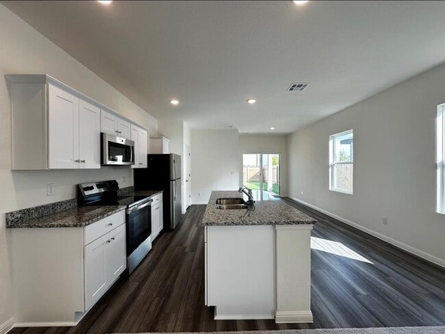 Foto del edificio - 16116 Viburnum Dr