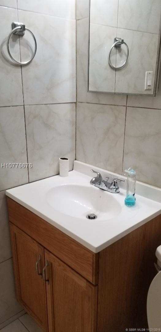 Building Photo - 2243 Scott St