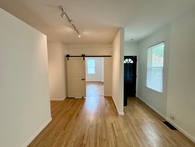 Foto del edificio - 2308 W 11th St