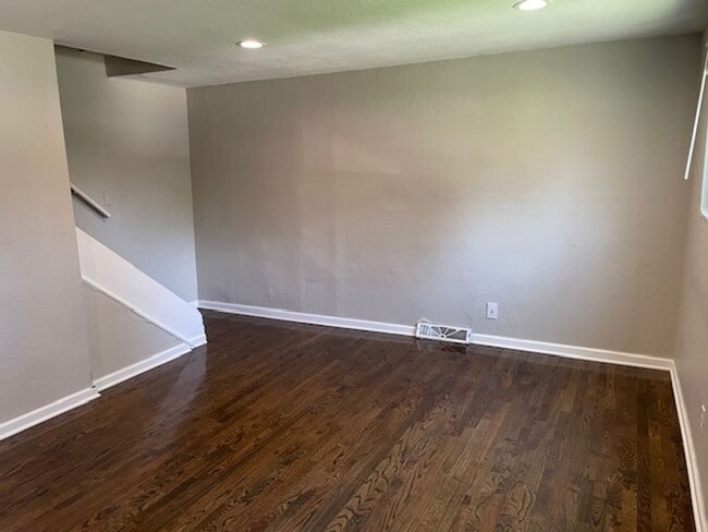 Building Photo - 4033-4035 Springfield