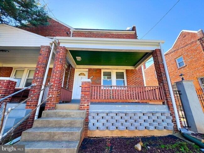 Building Photo - 3941 Blaine St NE