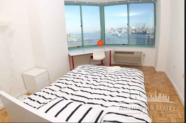 Building Photo - 420 W 52nd St