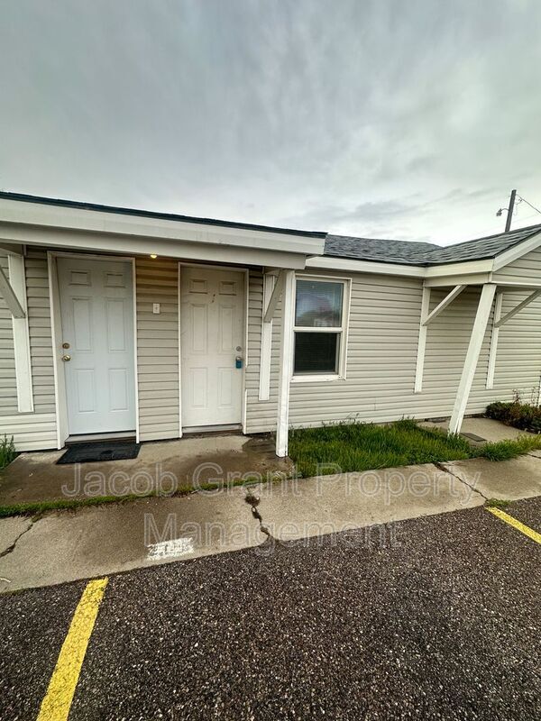 4719 Yellowstone Ave Unit 16, Pocatello, ID 83202 Condo for Rent in