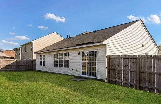 Building Photo - 2103 Cool Springs Ct