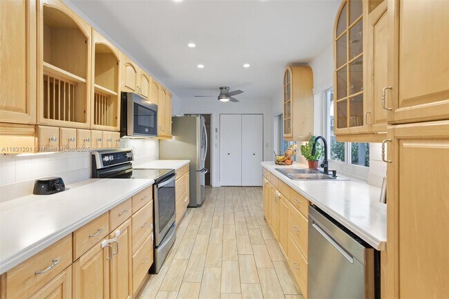 Building Photo - 12811 SW 9th Pl