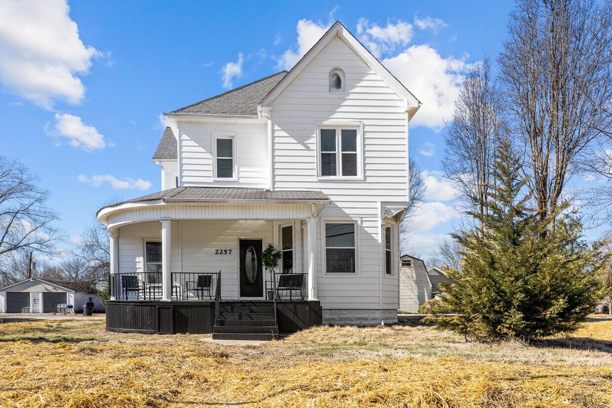 2257 Frank Scott Pky W, Belleville, IL 62223 House Rental in