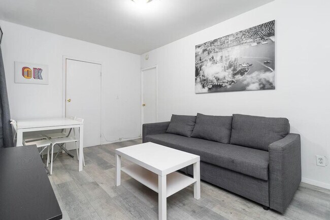 Foto del edificio - 315 E 95th St