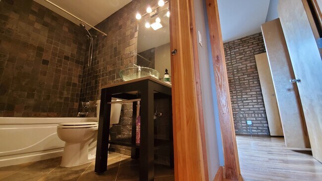 Foto del edificio - 4104 N Mozart St