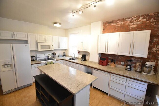 Building Photo - 912 Lazelle-130 Concord