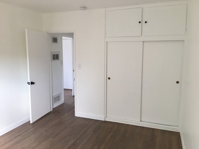 Dormitorio - 3466 Glendon Ave