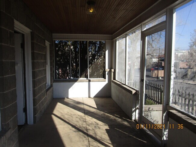 Building Photo - 123 Maple St SE