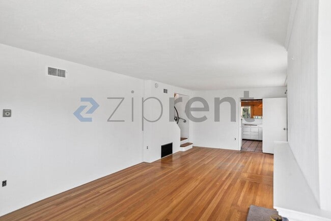 Building Photo - Unit