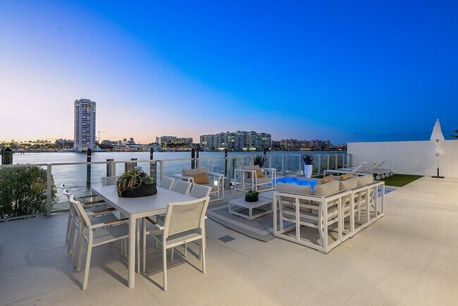 Building Photo - 725 S Ocean Blvd