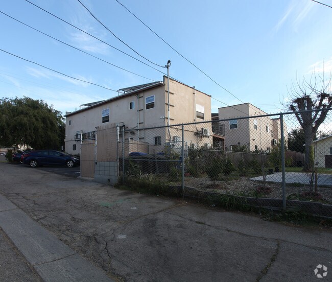Foto del edificio - 1181-1185 N Virgil Ave