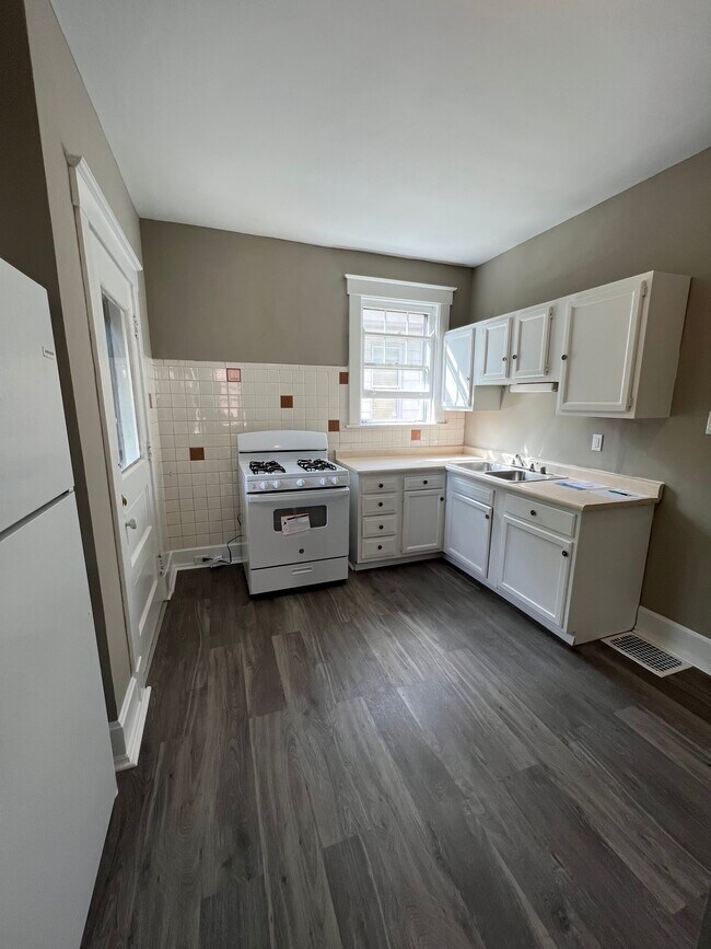 Foto del edificio - 4315 W 8th St