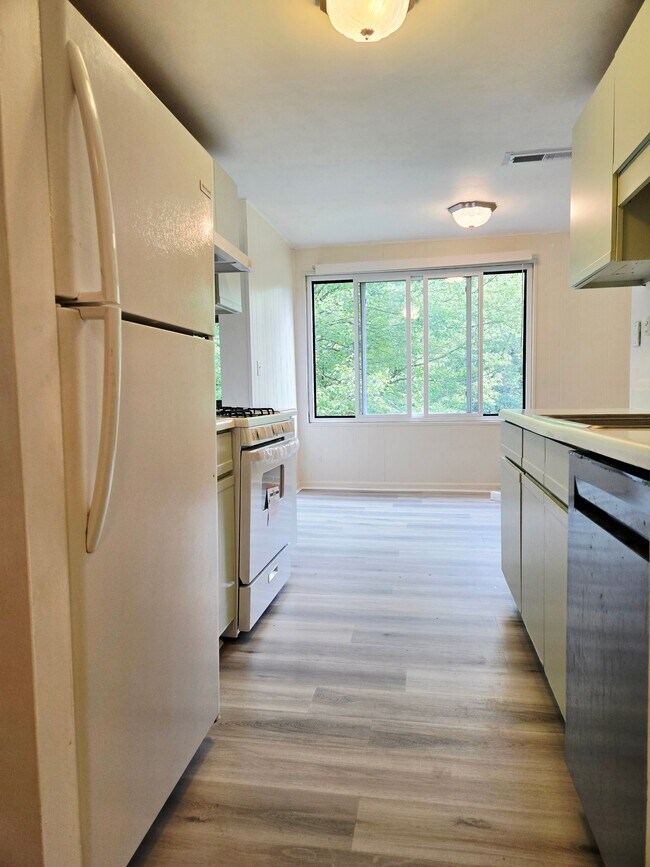 Foto del edificio - 8729 Hayshed Ln