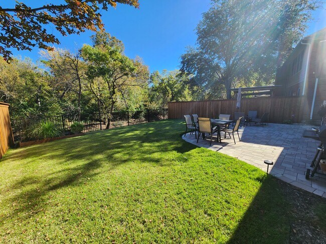 Building Photo - 929 Parker Dr
