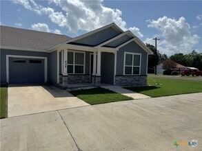 Building Photo - 408 W Crestwood Dr