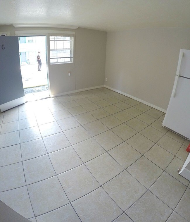 Building Photo - 1st Floor 1 bedroom south of San Marco!