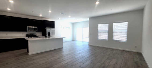 Foto del edificio - 8120 Woodland Prairie Ave