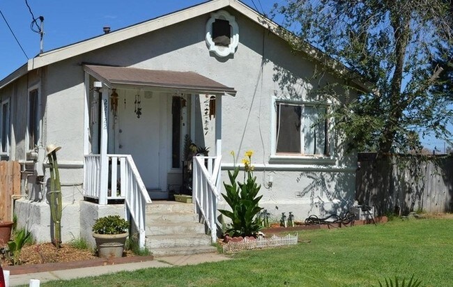 Building Photo - 22116 Bay Ave