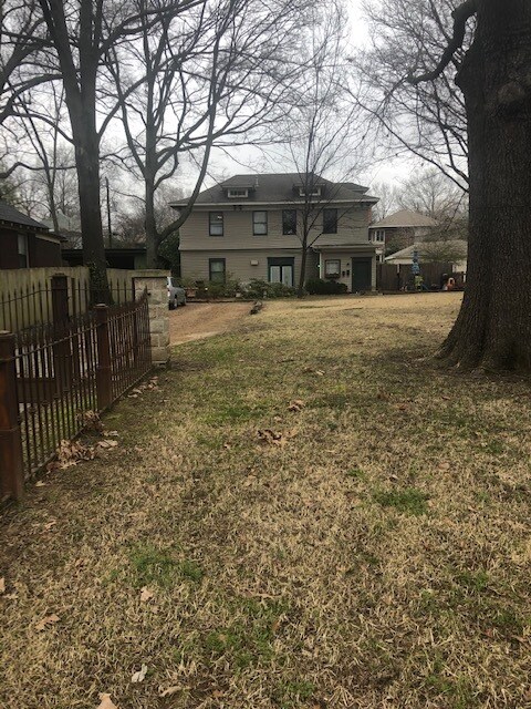 Primary Photo - 1694 Overton Park Ave