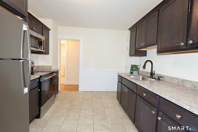 Building Photo - 146 Division St