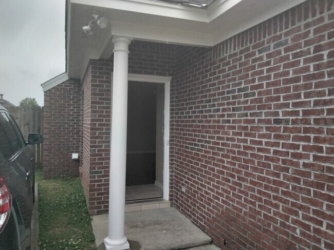 Foto del edificio - 517 McGregor Ct