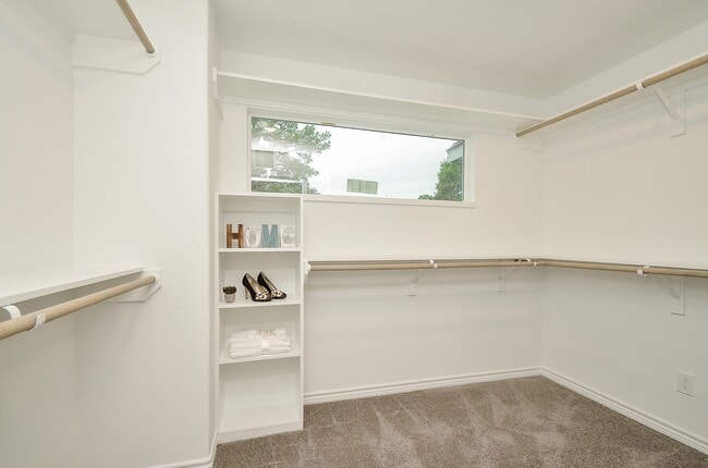Building Photo - 12963 Centaurus Ct
