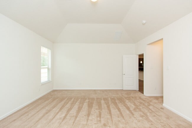 Building Photo - 2011 Parnevik Pl