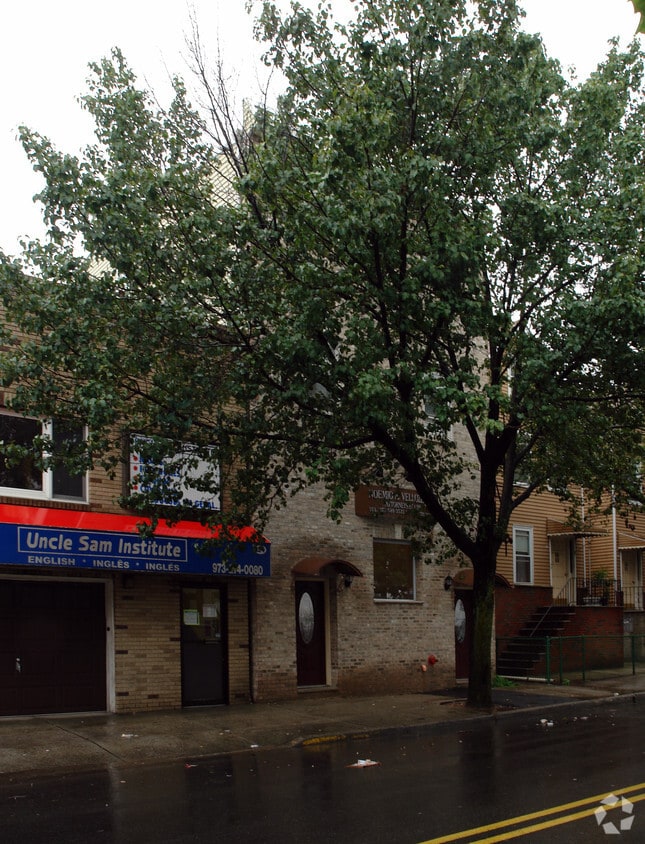 Building Photo - 126 Jackson St