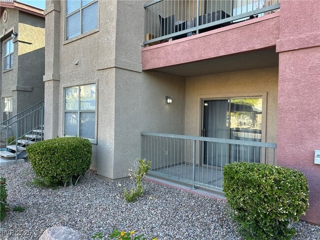Building Photo - 8000 W Badura Ave