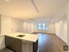 Building Photo - Large newly renovated 2 bed 2 bath - WEST END AVENUE