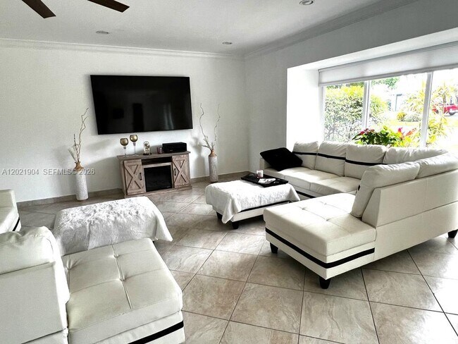 Foto del edificio - 3324 Lakeview Blvd