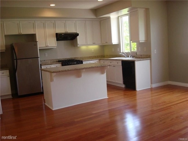 Building Photo - 4 br, 3 bath House - 2548 Plaza del Amo