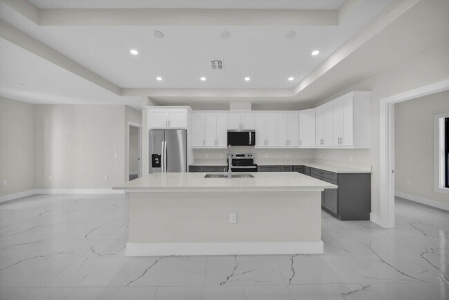 Building Photo - 636 Ladd St
