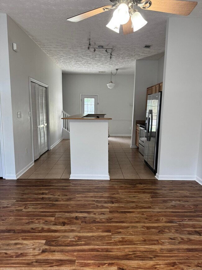 Foto del edificio - 243 Bay Grove Rd