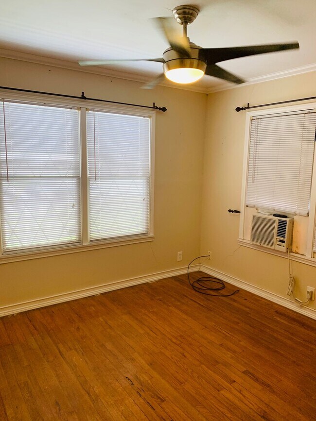 Foto del edificio - Charming 2-Bedroom Home with Large Backyard, Covered Patio & Workshop-Calallen Area