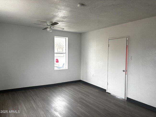 Building Photo - 398 E Ave