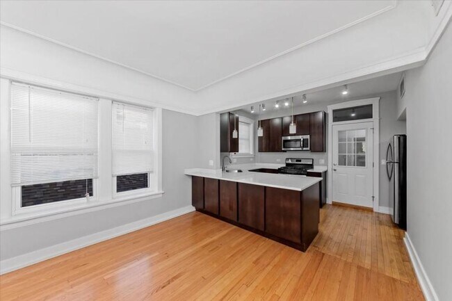Foto del edificio - 2 bedroom in Chicago IL 60625