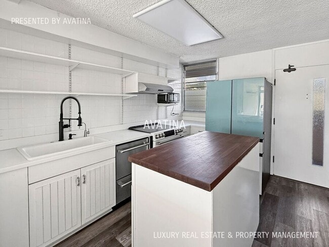 Building Photo - 500 University Ave