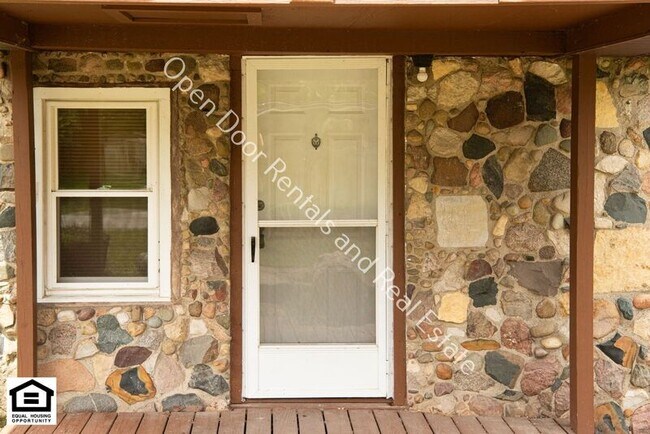 Foto del edificio - 10205 N Jones Lake Rd