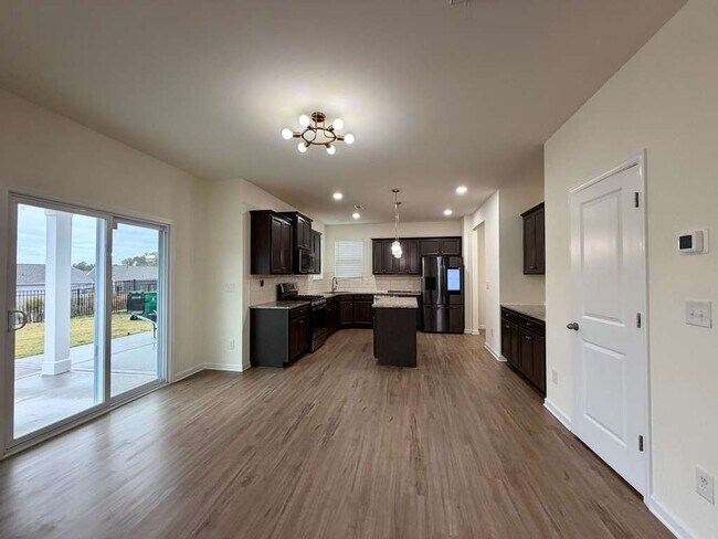 Foto del edificio - 7105 Wheyfield Dr